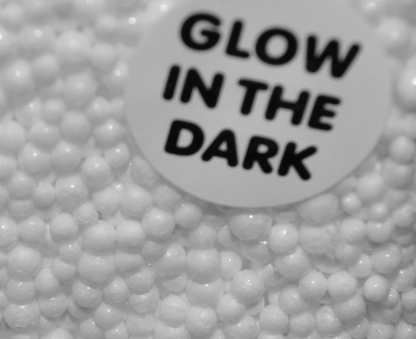 MODELLIERKNETE EINZELPÄCKCHEN KLEIN - WEISS IM DUNKELN LEUCHTEND